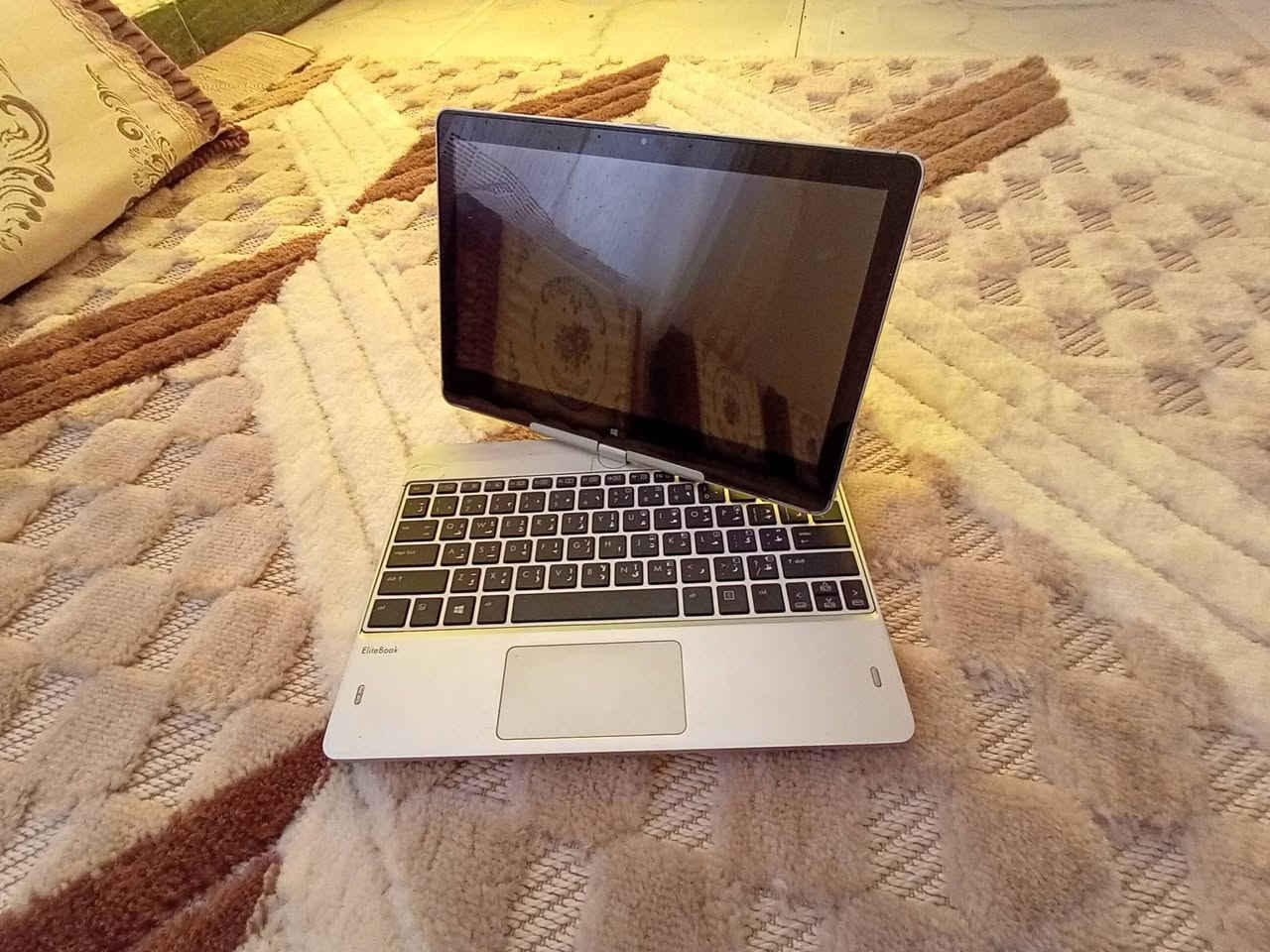 لابتوب متحرك  حجم ١٢ انج نوع hp سعره ١٠٠ الف دينار*********** بي واتساب
