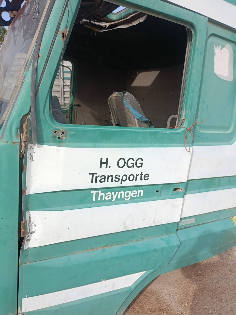 السلام عليكم قماره سكانيا بطه للبيع كامله وجديده غطره صبغ مابيها جسورها جدد ودواخلها كامله ‭٠٧٨٠ ١٢٤ ٩٣٧٧‬
