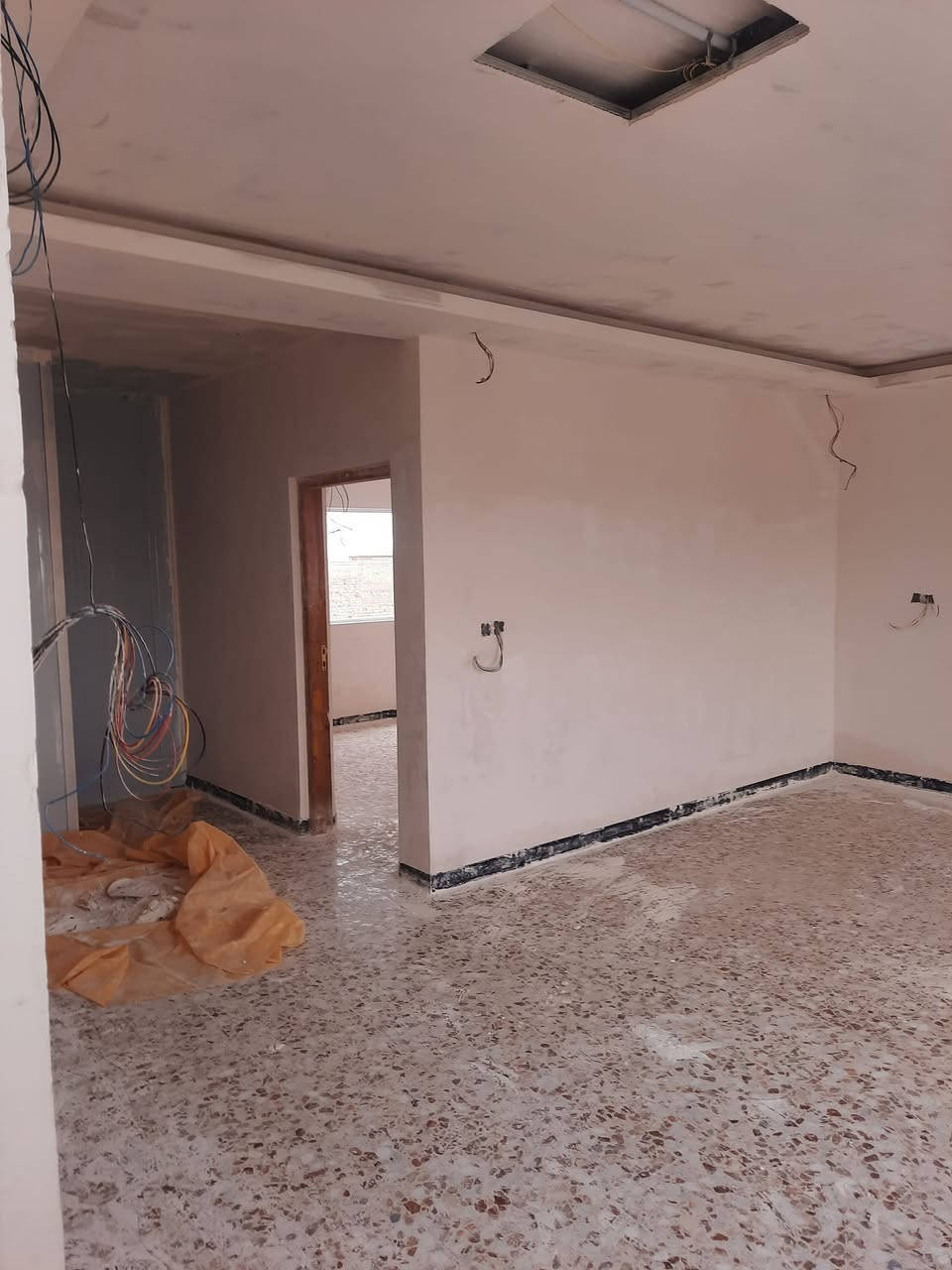 #بنايه تجاريه للبيع ثلاث طوابق 
# المساحه 200م ركن 10 في 20 
#الموقع شارع 80 
# التصميم الهندسي مجمع طبي 
# تتكون من مختبر وصيدليه و8 عيادات طبيه 
للاستفسار الاتصال ع الرقم 
***********
