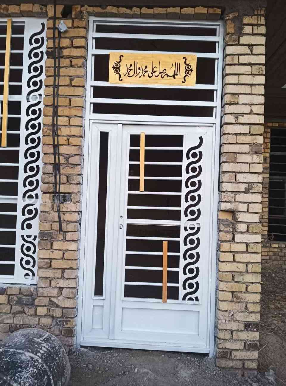 صبغ وتنضيف بيبان وشبابيك شغل درجه اولى بسعار مناسبة الاتصال عل رقم *********** أو مراسلتي خاص وتدللون 🌷
