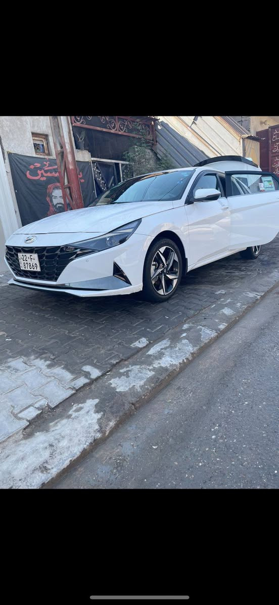 النترا 2023  خليجي فول مواصفات ماشية 42 الف كفالة عامة السيارة جديدة بمعنى الكلمة المواصفات : 
قطعتين تبريد 
تبريد وتدفئة بالكشنات 
تحكم ستيرن 
تخم تاير 
حدادة عامة بالباكيت بلادية ع وضع الشركة 
فول الفول ما بيها برغي نقص كاملة من كل النواحي 
مكان السيارة بالبصرة 
للاستفسار خاص او الاتصال ع الرقم ***********
سعر السيارة 170$ وبيها مجال قليل كلش 
رقم السيارة اربيل وكالة بأسمي
