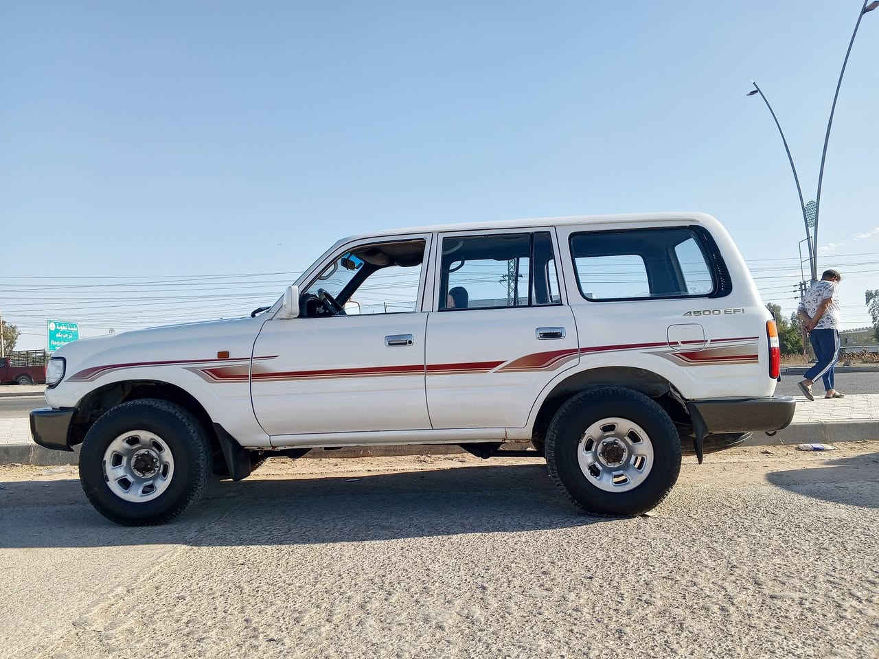 سلام عليكم سياره لاندكروز موديل94 سياره دبل تانكي تخم تاير جديد صدر جديد تبريد ثلج سياره ماناقصه شي من دعاميه للدعاميه مكينه 6سلندر 4500 كير محرك بشرط سنويه جديده لسنه2031 رقم جديد سياره بسمي تحويل مباشر بأي وقت المكان ديالى الخالص
للاستفسار الاتصال 
***********

***********
