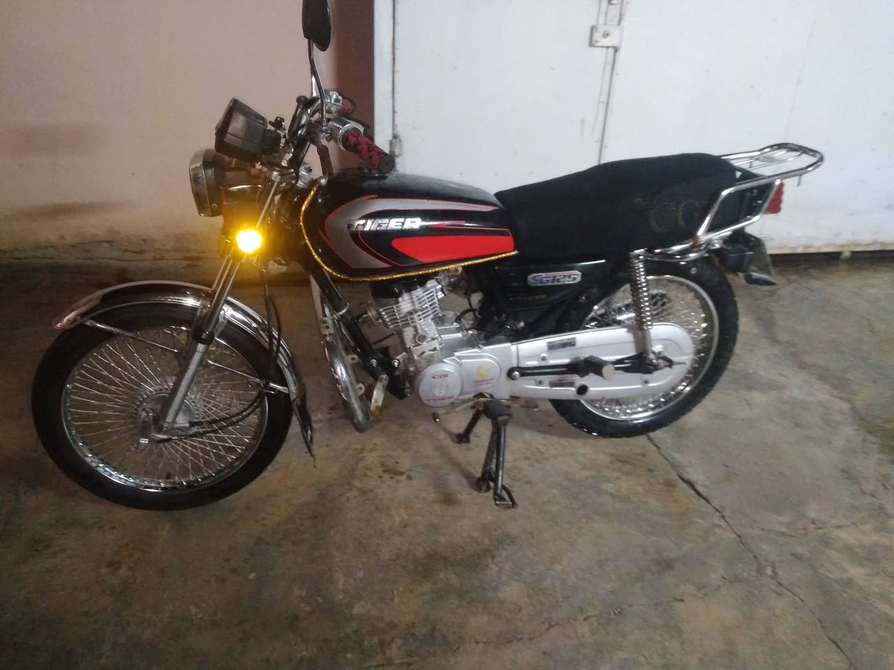 سلام عليكم موطور البيع نضيف منفيس موجو موديل 2020 السعر 450 وبي مجال رقم  ***********3
