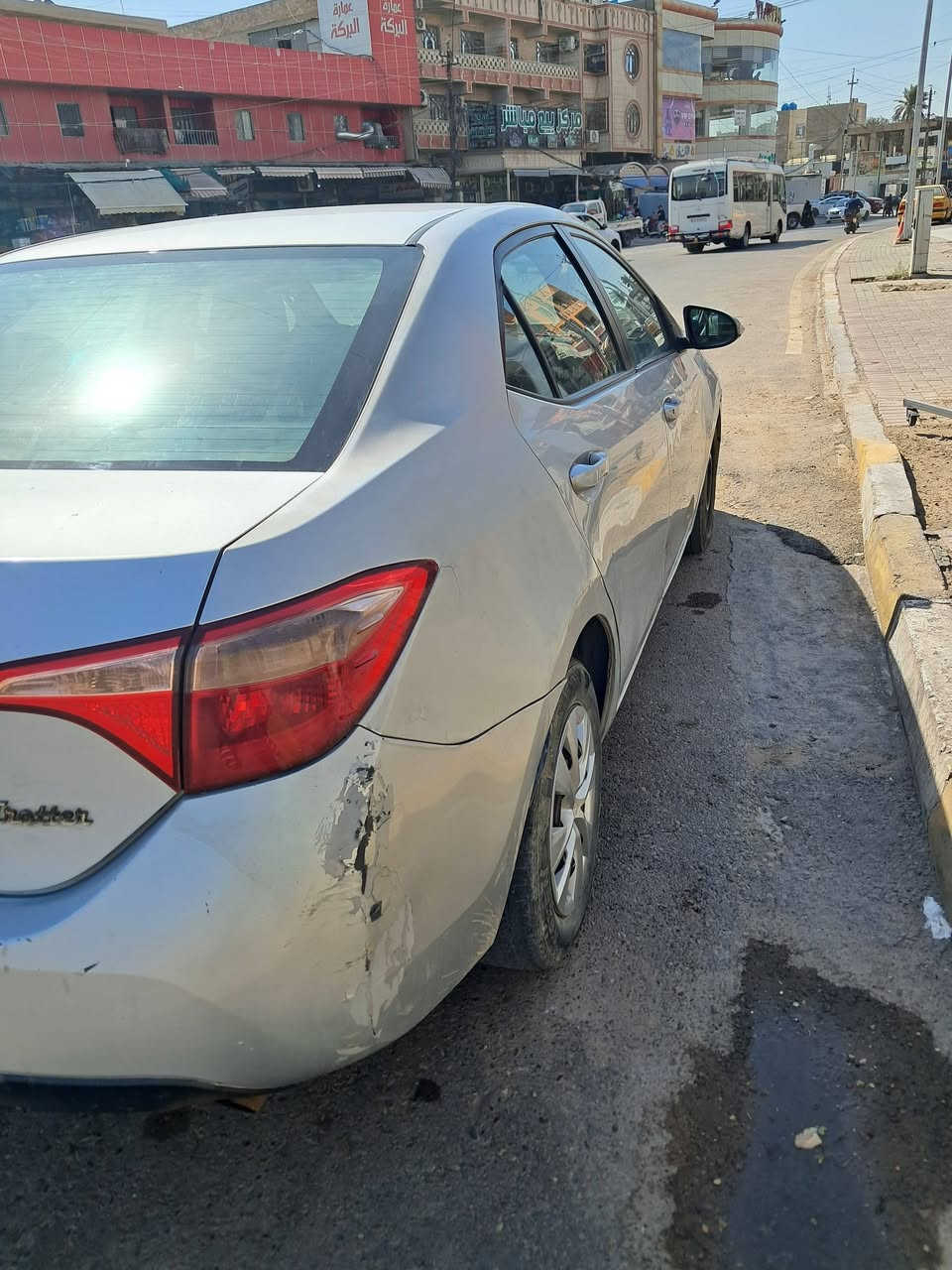 كورلا ١٩١٨ أمريكي حادثها بنيد أربع أصابع والجاملخ الأيمن الخلفي شي بسيط بيها جراد ال  بنيد بيها شخوط وطخات بسيطة السعر ١٠٠ وبيها مجال بسيط اتصل على ***********
