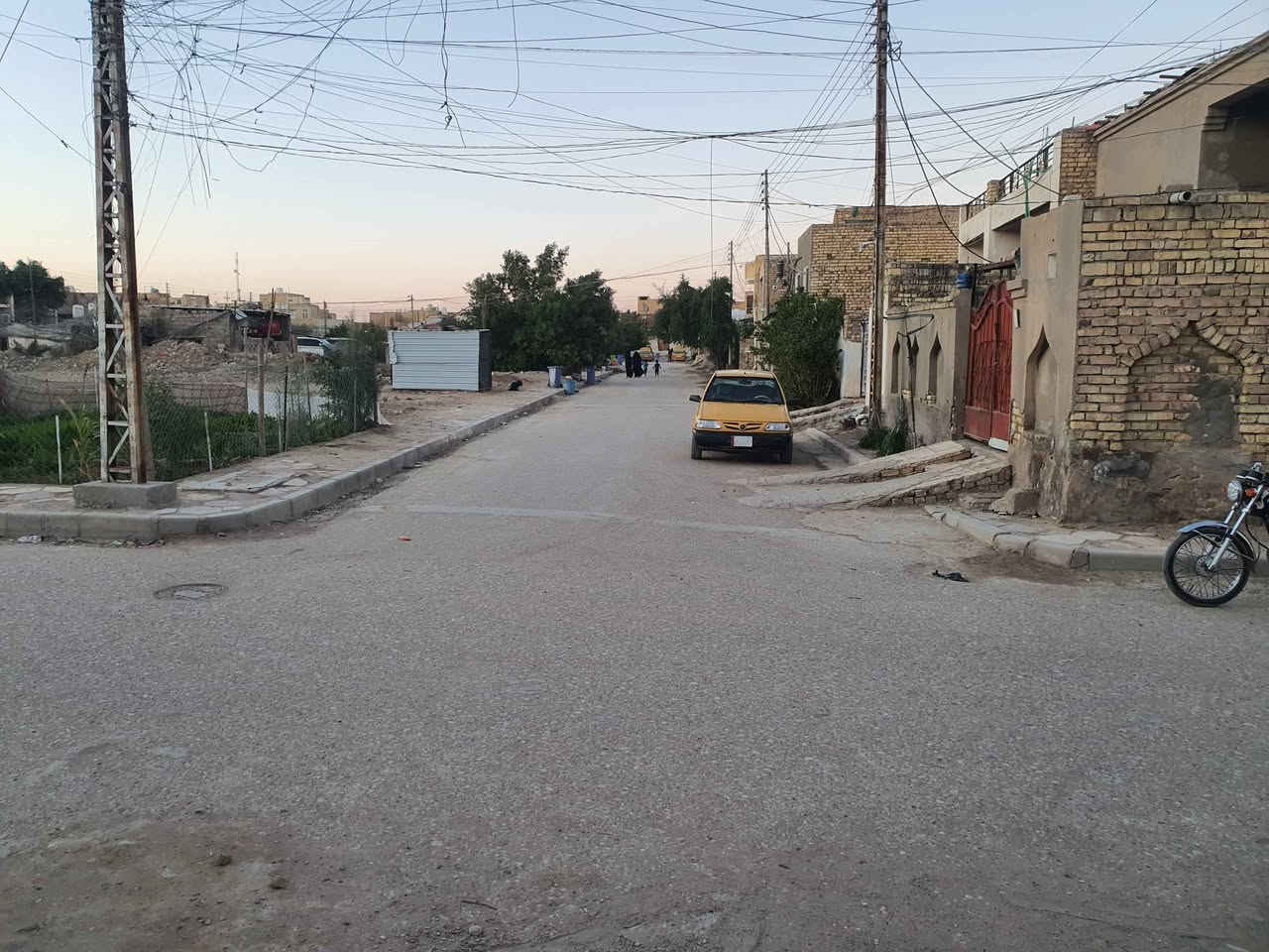 السلام عليكم من رخصه الادمن عندي قطعه للبيع مساحته 200 متر مقابيلها ساحه  مكانها الدبيسات قريب ع مستشفى الحكيم تكدر تدخل من جهه ناصر ابو الباله وتكدر من جهه الجامع للاستفسار الاتصال ع الرقم *********** Singapore
