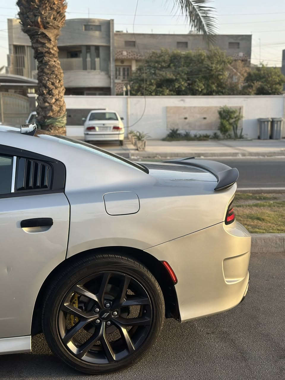 السلام عليكم 
جاجر 2021 وارد امريكي
محرك 3600
بيها 3 قطع صبغ وتحديث gt
رقم اربيل بأسمي شرط التحويل
شاشة كار بلي 
نقطة عمياء 
حساسات خلفية
بصمة +تشغيل عن بعد
ماشية 69 الف
السعر 210 وبيها مجال
الميعجبة السعر كلشي موجود بالسوك
للاستفسار/***********
