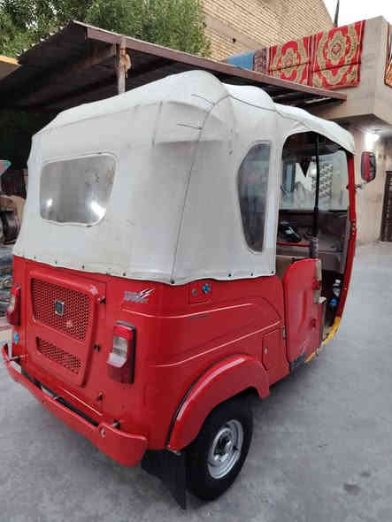 سلام عليكم تكتك للبيع موديل 23 أوراق المصطفى مكفوله كفاله عامه مكاني جسر ديالي ***********
