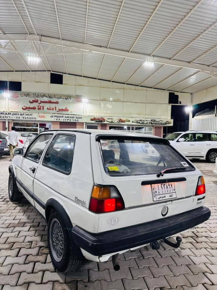 السلام عليكم 
كولف موديل 89 تك باب محرك 1600سنويه تنفذ 26\الشهر التاسع كله بلاديه وناعمه وترايك وين متحب السعر 33وبيه مجال هذا رقمي *********** نجف الكوفه شارع المعمل
