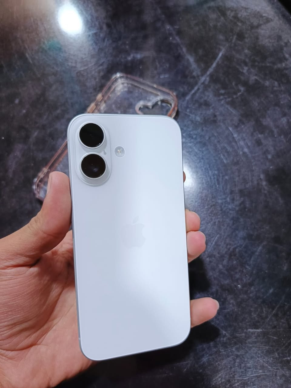 ‎السلام عليكم أيفون 16عادي ذاكره 128 لون ابيضّ جهاز نظيف ما مستعمل هواي بطاريه ١٠٠ مشحون ٤٠ مره كامله غراضه كيبل كارتونه بعده بضمان سعره 950 العنوان بغداد بلديات تقاطع كهرباء تواصل ***********
