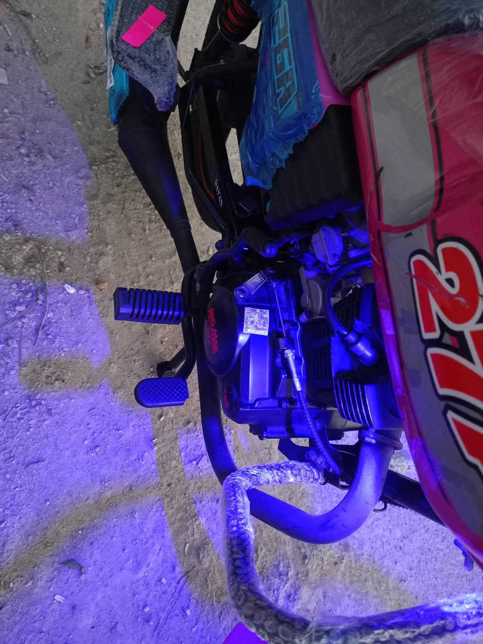 سلام عليكم دايون مديل 2026 زيرو بعدها ع سحك مكينه 200 كتابه حمره سويج سجينه اوراق سكنر مال شركه دراجه كامله مكمله من كلشي دراجه بيهه تراي يخبل الله شاهد سعر مليون 200 قفل اتصل ع رقم ***********
