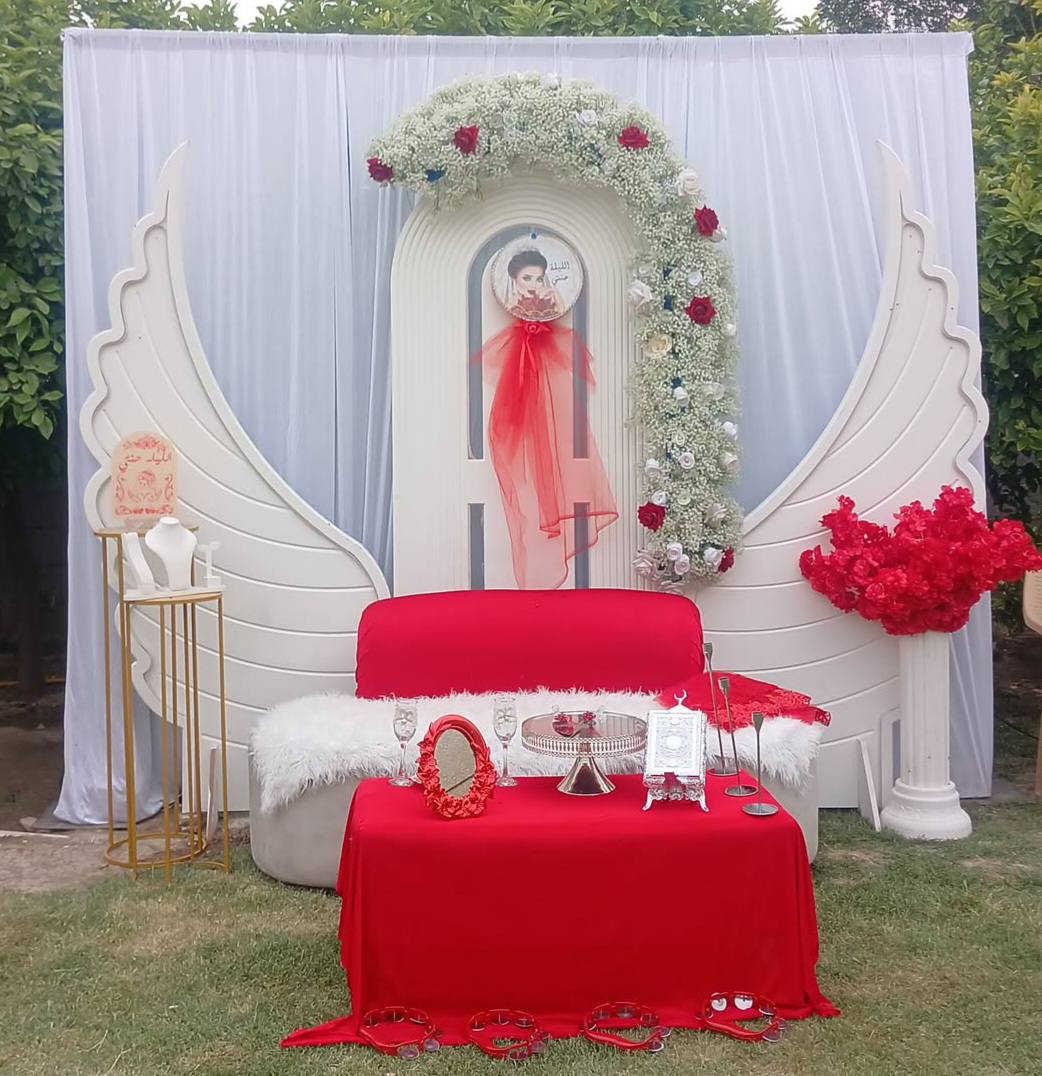 سلام عليكم مشروع كوشات كامل للبيع 
سبب البيع ضروف خاصه
يحتوي على ٤ كوشات ٣ ملكيات وحده حديد الحديد بيها نقص شازلون وطبله فقط 
وياهن ملكانه وستاند بردات ٢ وبردات مال ٣ كوشات 
وياهن غراض ختان وغراض حنه ثنين منهن الله شاهد جدد طلعن ٣ مرات فقط سعر مليونين و٦٠٠ 
للإستفسار واتساب فقط ***********
