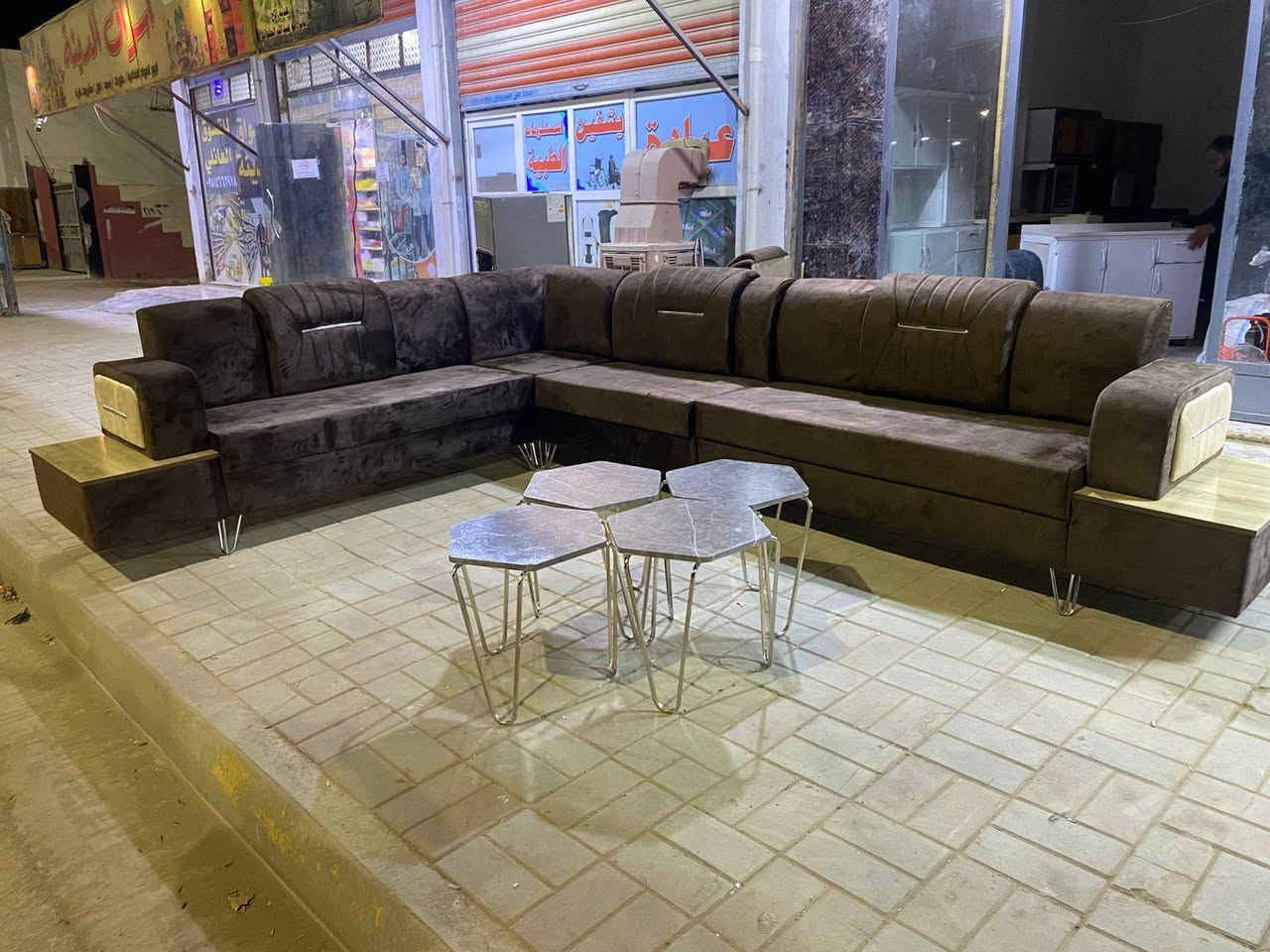 على بركة الله تم افتتاح معرض الأثاث المنزلي الجديد و المستخدم وبأنسب الأسعار
الرمادي التاميم شارع 30بالقرب من جسر الحوز مجاور اسواق المدينه 
للتواصل ع الرقم او الواتساب 
محمد _***********
