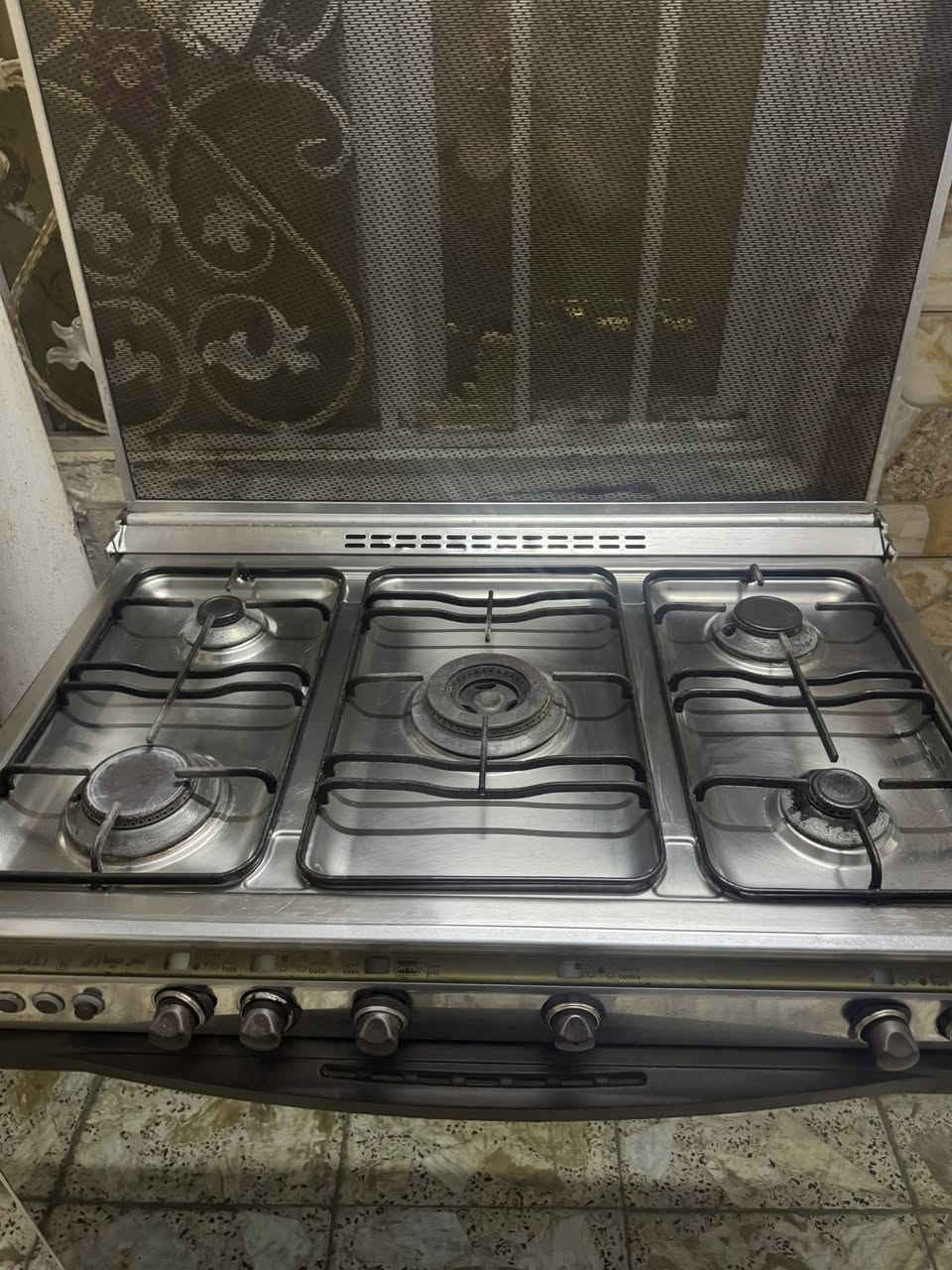 السلام عليكم طباخ للبيع كريازي المصري نظيف ومامصلح ونار زركه سعره 250 وبي مجال ***********
