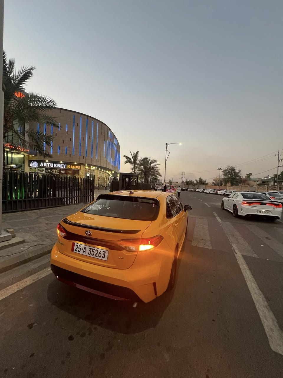 سلام عليكم كورلاه وارد امريكي  22. سياره خير من الله حادثها مثل ما وضح ب صور وبيها ملاحضات قليل كير مكينه بشرع ماشيه ١٢٠ميل السعر 185بيها مجال ***********.        مكان السياره كركوك
