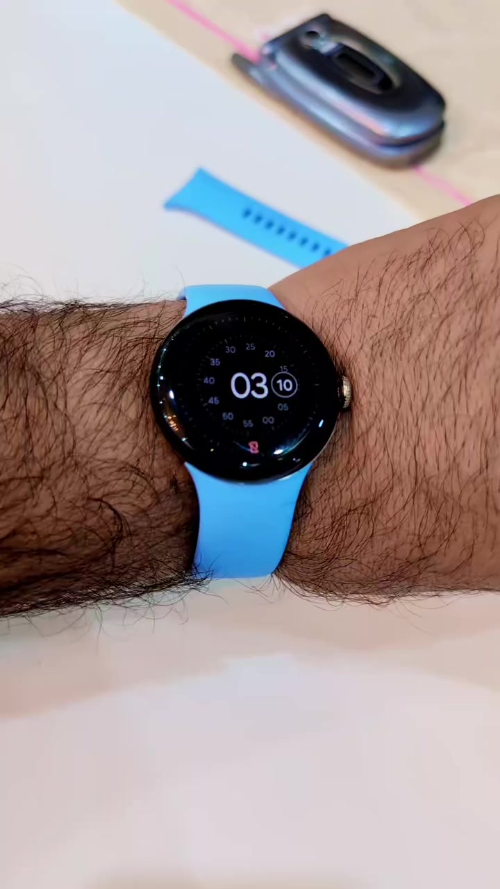 للبيع ساعة كوكل بكسل 2
اقرو تفاصيل بلا زحمه عليكم عندي هذا الساعة ابيع واختار واحد من السير الأزرق تريد او سير الاسود اختار واحد من السيور الازرق كامل والأسود فقط الارج ويا بدون القصير ياهو يعجبك اخذها ويا الساعة نظافة اخو جديد فقط بدون كرتون بوقتها ذبيت كرتون 
هذا رقمي ***********
