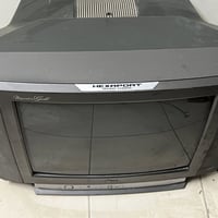عندي هذا التلفون شغال  ونضيف والرمونت ويا  للبيع  انتيكه  07704287268