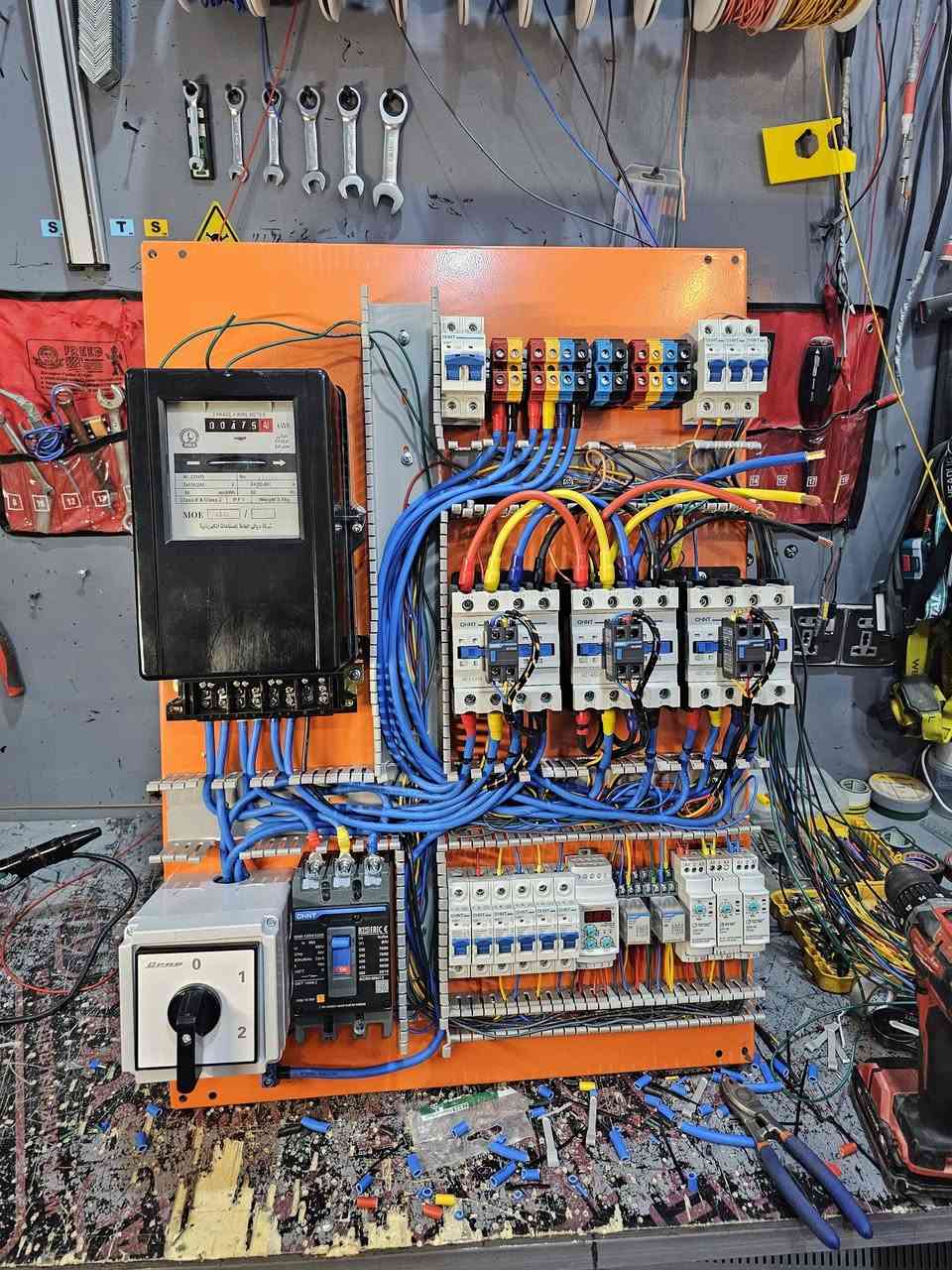 الحمد لله دائماً وأبداً .. 
اكمال لوحة ATS أنيقة بمواد CHINT ,, ثلاث مراحل ،، 
وطني ...
ديزل ...
طاقة شمسية ... 

القدرة للسيطرة الكهربائية  
***********
