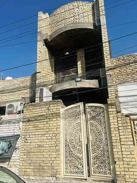 🔴🔴🔴🔴🔴🔴🔴🔴🔴 
إعلان بيت مســاحة 75م بنــاء حديث 2023 طابقين
_______________________________________

الطابق الارضي يحتوي على استقبال + صالة + غرفة نوم + حمام + منور + ترك مثل ماموضح في الصورة 
_________________________________________

الطابق الثاني يحتوي على غرفتين + صالة + حمام 

ملاحظة :. الطابق الثاني يحتاج الى بياض فقط 

عنوان الدار:. كفاءات العبيدي قرب شارع مدرسة بغداد / قرب افران السلام 

للأستفسار الاتصال على الرقم التالي

    ***********
