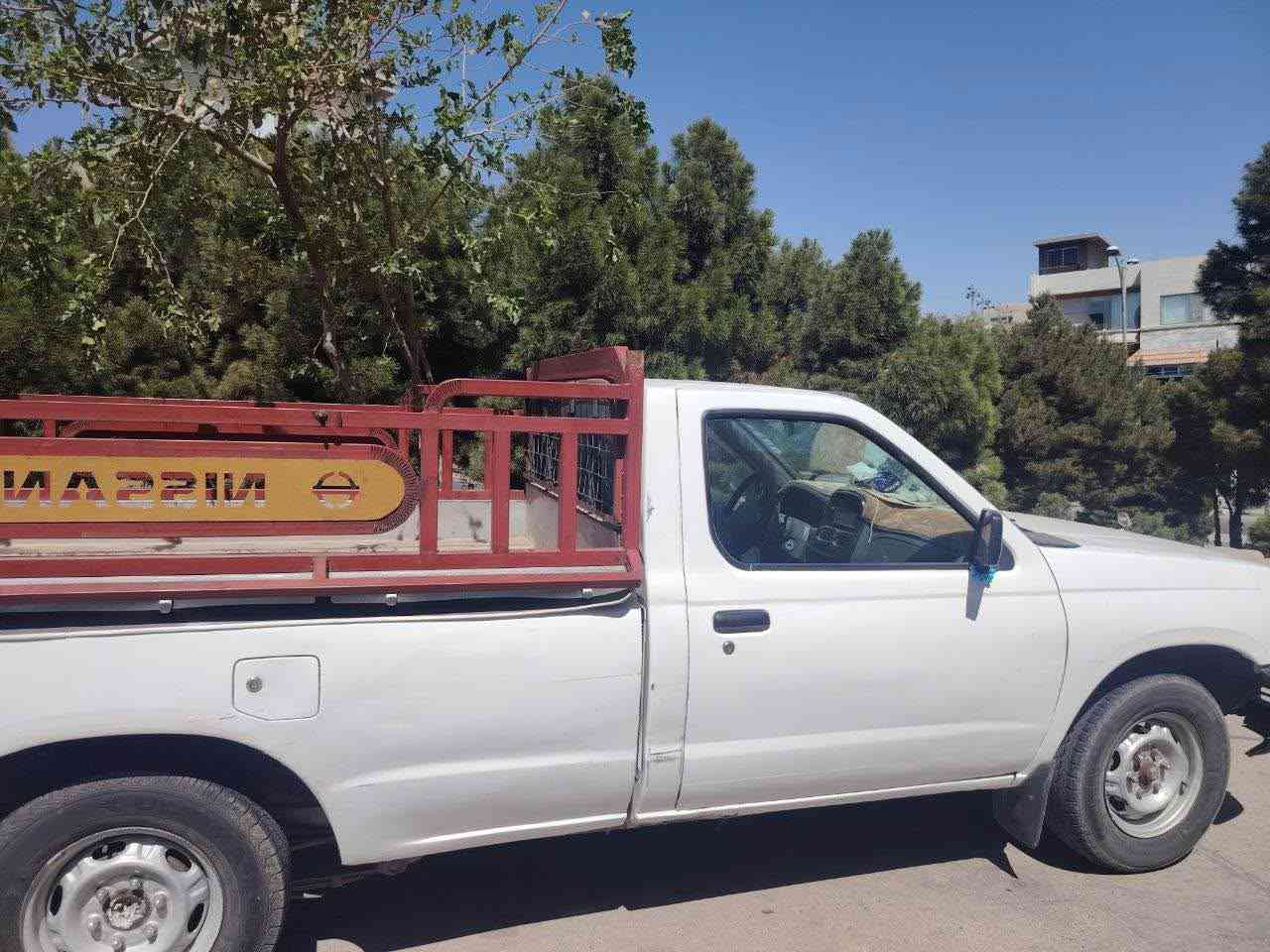 نیسان 2002 تەبرید ساردوو کەرم لەسەر سویچ پاوەر نییە سێ پارچەی پێشەوەی رەشە بێ ناوگرتن بۆیاخی هەیە پەلە پەڵە بەس من بەعام دەیفرۆشم و سەقفو شانی بۆیاخ نییە تایەی تازەیە پێشی تازە داگیراوە کلاج عەینەی سێ ڕۆژە بۆم بەستووە بە شەرتی گێڕ و مەکینە و ئەکسل
ئەمە ژمارەی خاوەنێتی هەر بەڕێزێک مشتەریە تەلەفۆنی بۆ بکات لە سەید سادقە لە گەڵ ڕێزما

***********
*********** حلبجة, السليمانية
