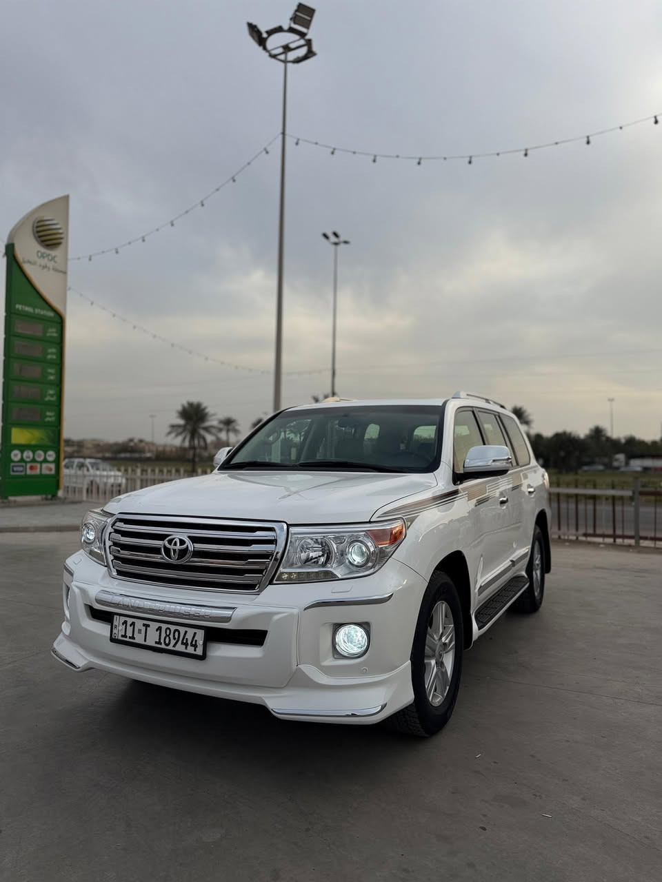 السلام عليكم لاندكروز 2014فطيم فول مكفولة كفالة عامة بيها بارد بدلعة اصبعين وبل جاملغ من جوة  الباقي مكفول فتحة جلد جديدبصمة7راكباشاير بل مري منضومة زنون تخم تاير جاهزة من كلشي ماشية 190 حقيقي بسمي رقم جديد  السيارة جديدة السعر380 بيها مجال لاستفسار *********** مكان بغداد
