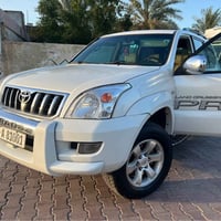 برادو ٢٠٠٩ • ابيض صدفي • كراسي جلد