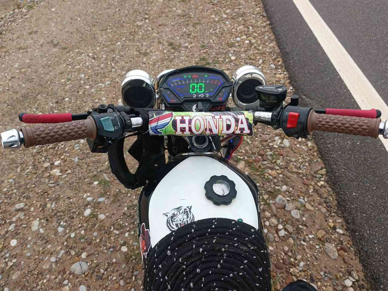 السلام عليكم دراجه للبيع نامي برو (هونزده) موديل 25 محرك 200 ماناقصها برغي كلشي شغال السعر 780 وبي مجال قليل الشراي يتصل «‏‪***********‬‏» الموشراي لا يتعبني
