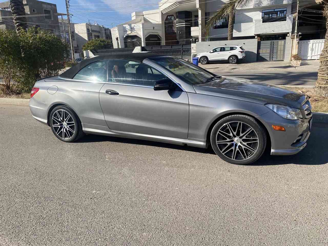 Mercedes e550 amg 
السيارة amg 
يعني مو بس دعاميات وانما دبلات ادابتف كهربائي وفول مواصفات للاخير 
مكينة m273 تنفس طبيعي 
٣٨٨ حصان ستوك 
دفع خلفي
كير ومكينه نضيف ماشيه 93 mi 
حادث امريكا جاملغ وباب وبالعراق صار بيها قطع صبغ اثر شخوط تخريب بدون معجون يعني تعبتر حزام 
رقمي بغداد الجديد ، هزة وسنوية جديدة باسمي
سعرها.  145 وبيها  مجال بسيط  
***********
