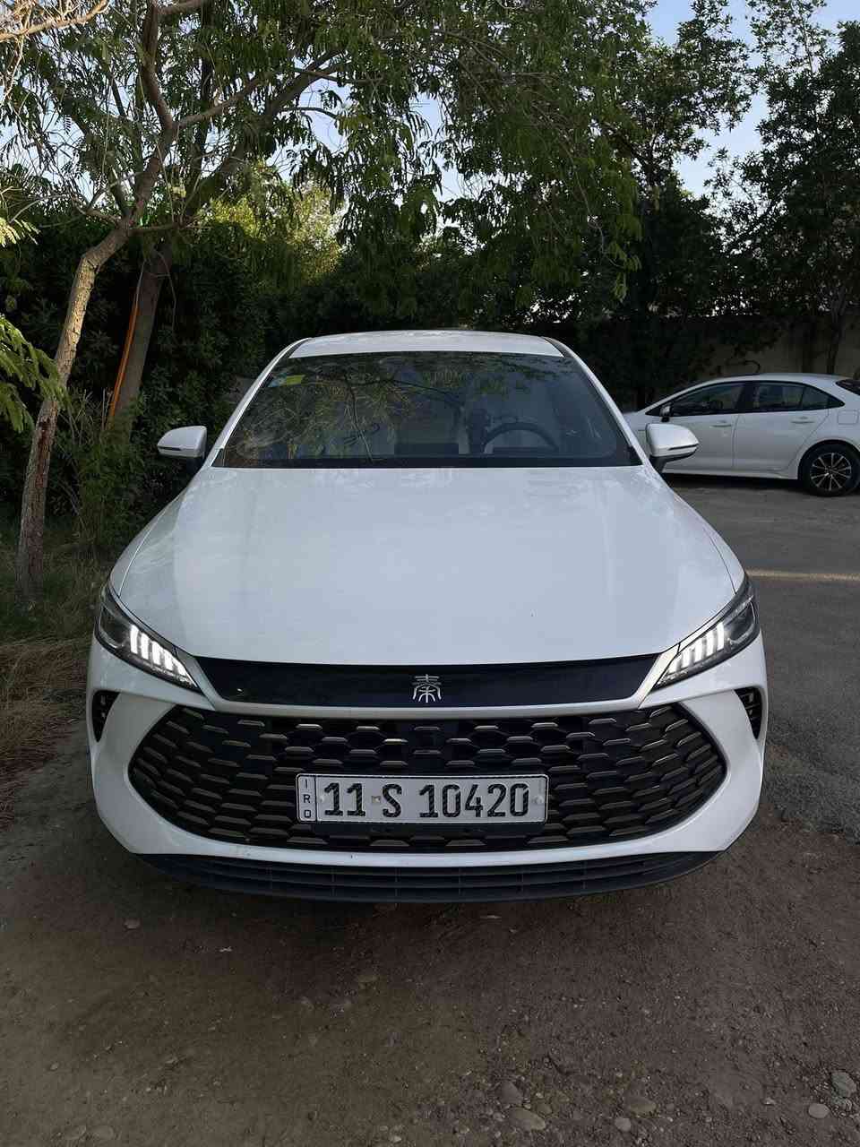 السلام عليكم
Byd qin plus 2025
 ماشية 3000 كيلو توتال 
مواصفات عادية تفويلة تمشي 2100 كيلو 
السيارة عليهة عازل حراري درجة اولى وسكوبات وقبضات
السيارة جديدة ومكفولة كفالة عامة
للمراوس فقط بكورلا هايبرد 2025 شكل امريكي 
مكاني بغداد حي تونس
***********
