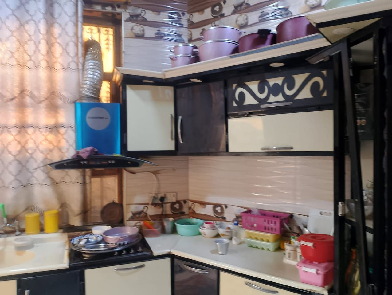 جمعه مباركه
بين للبيع في حي الزهراء مساحته 116 متر مربع طابقين واجهته 11 متر مطلوب مبادرة 95 مليون يحتوي على 3غرف نوم واستقبال ومطبخ وصالات عدد 2وحمامات عدد 2 بناء جديد فووول البيت قريب على شارع 20 وكراج سيارة كما موضح بالصور بيت تحفه يباع بمقدمه .
للأستفسار 
مكتب محمد البديري للعقارات والمقاولات العامه 
*********** واتساب فقط
***********
