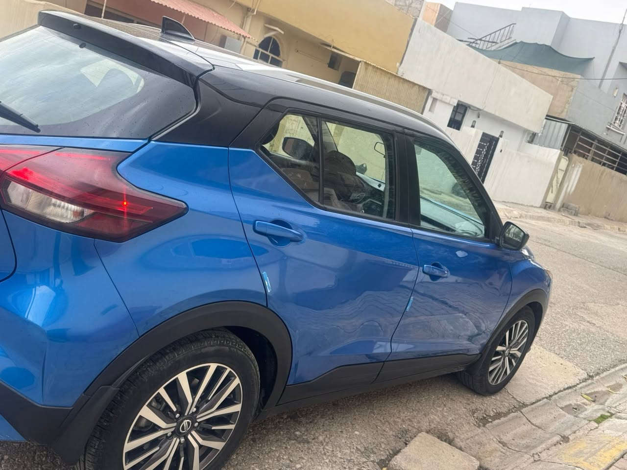 نيسان كيكس موديل /2021 

نوع /SV سقف اسود 

الابواب بصمة

تشغيل عن بعد 

بريك بصمة + اوتو هولد

نقطة عمياء 

تحديد سرعة + تحديد مسار 

رادار امامي + جانبي + خلفي

حساس امامي + جانبي + خلفي 

ويل كروم 

ماشية 106 الف 

حادثها ضربة خفيفة / موضح بالصورة

السعر / 125 $

رقم اربيل + مكاني كركوك 

هاتف /  ***********
