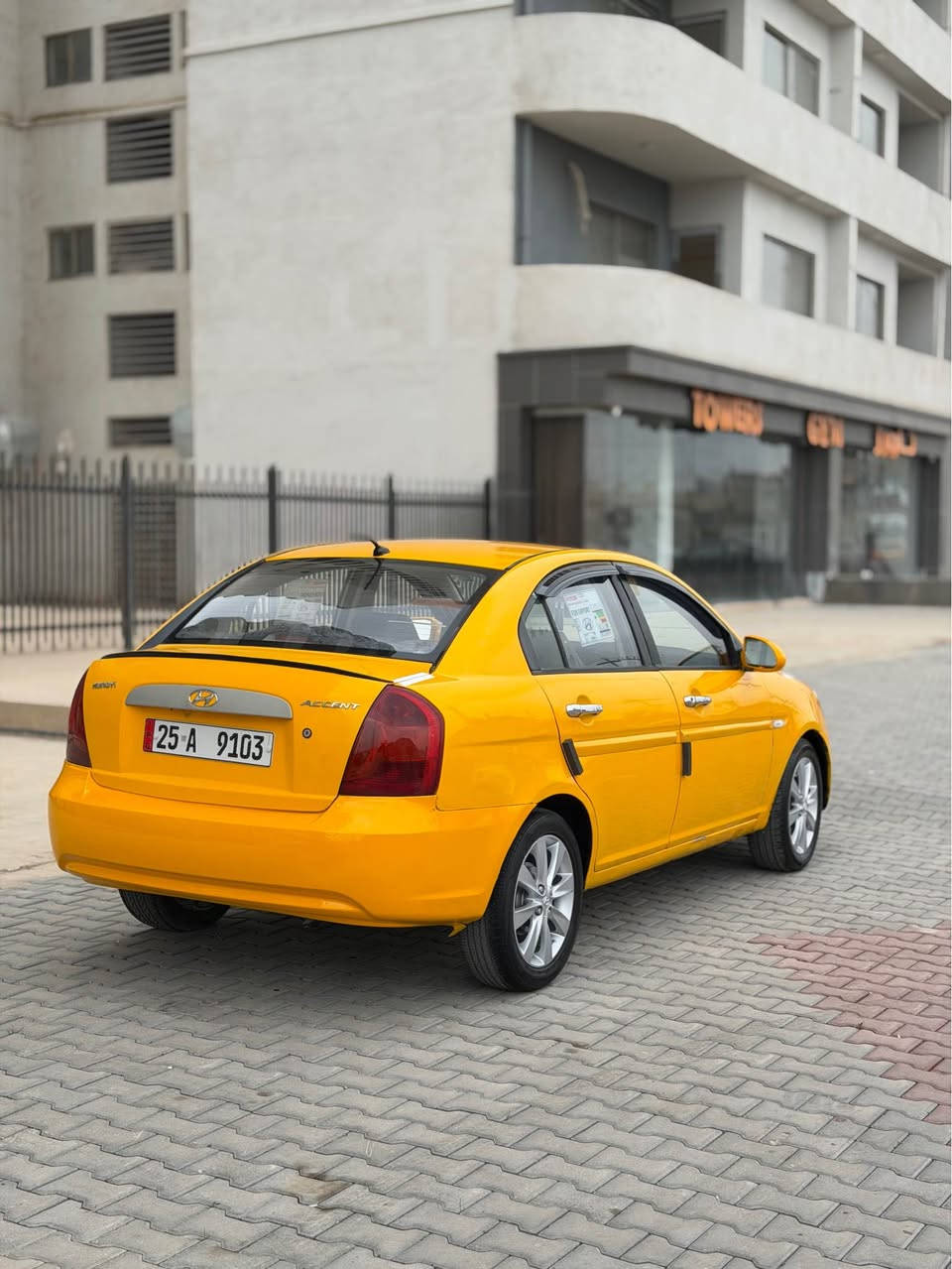 سلام عليكم 
اكسنت 2009 

مشروع وطني رقم دولي جديد
دفتر بنزين نقابة مسفرة

صدر خلفي امامي جديده
كير و محرك بشرط 

محرك 16 كير عادي 
سياره بيه جاملخ امامي

مكانى كركوك داخل مدينه
سعر 68 بي مجال قليل 
*********** كركوك, العراق
