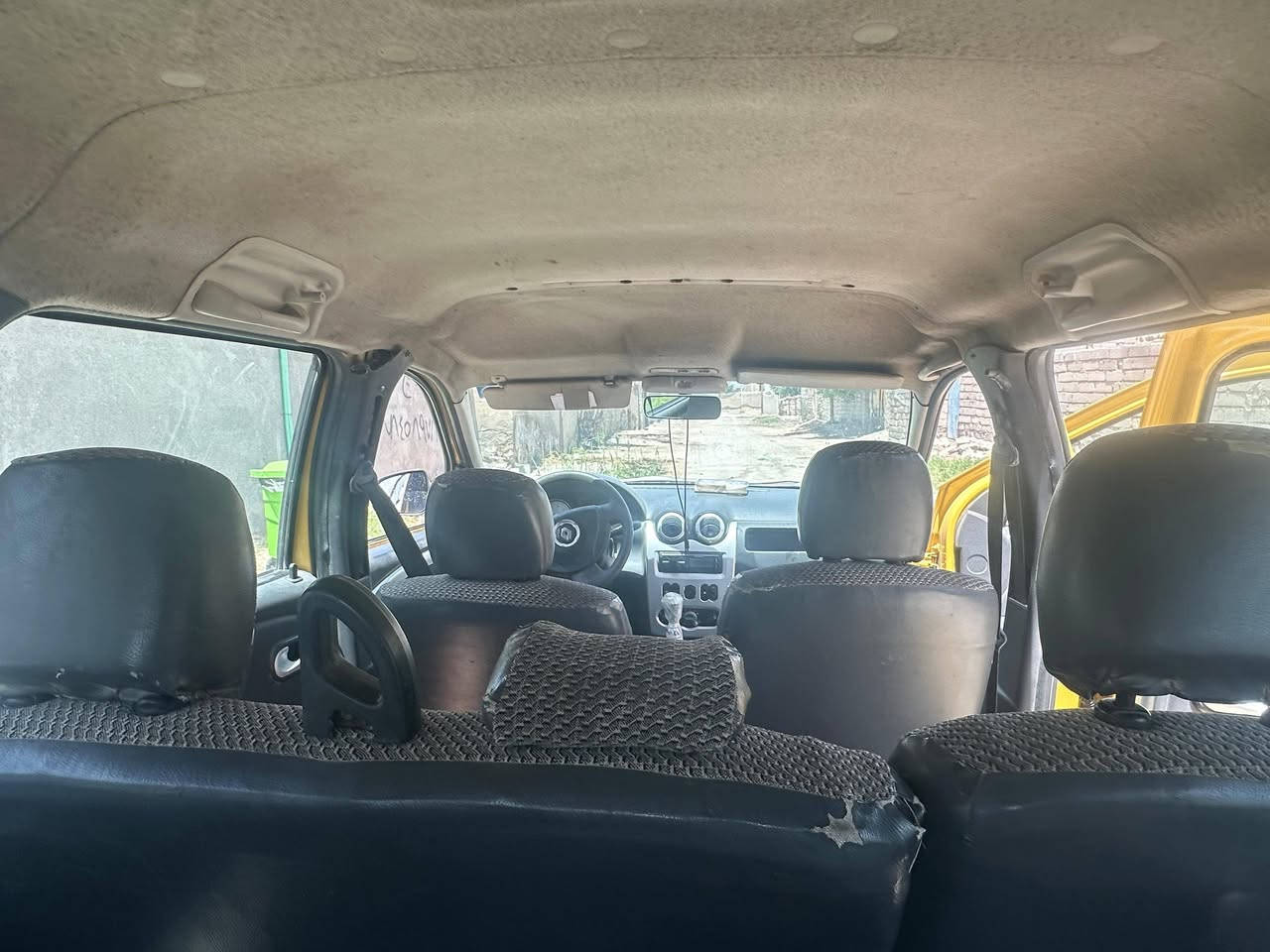 السلام عليكم ورحمة الله.  
اخوان سياره للبيع رينو لوكان سبعه راكب تكسي خطها سماوه خضر السياره على ايدي تخم تاير حداده كير ومحرك شرط باتري سلف دينمو كلهن توني شادهن كهربائيات كلها شغاله تبريد ماكو  عوزها لايتات اماميه فقط رقم دولي ذي قار وراعي السياره من السماوه يمي وشرط  الامداور باي  وقت يعجبك استفسار *********** واتساب او اتصال
