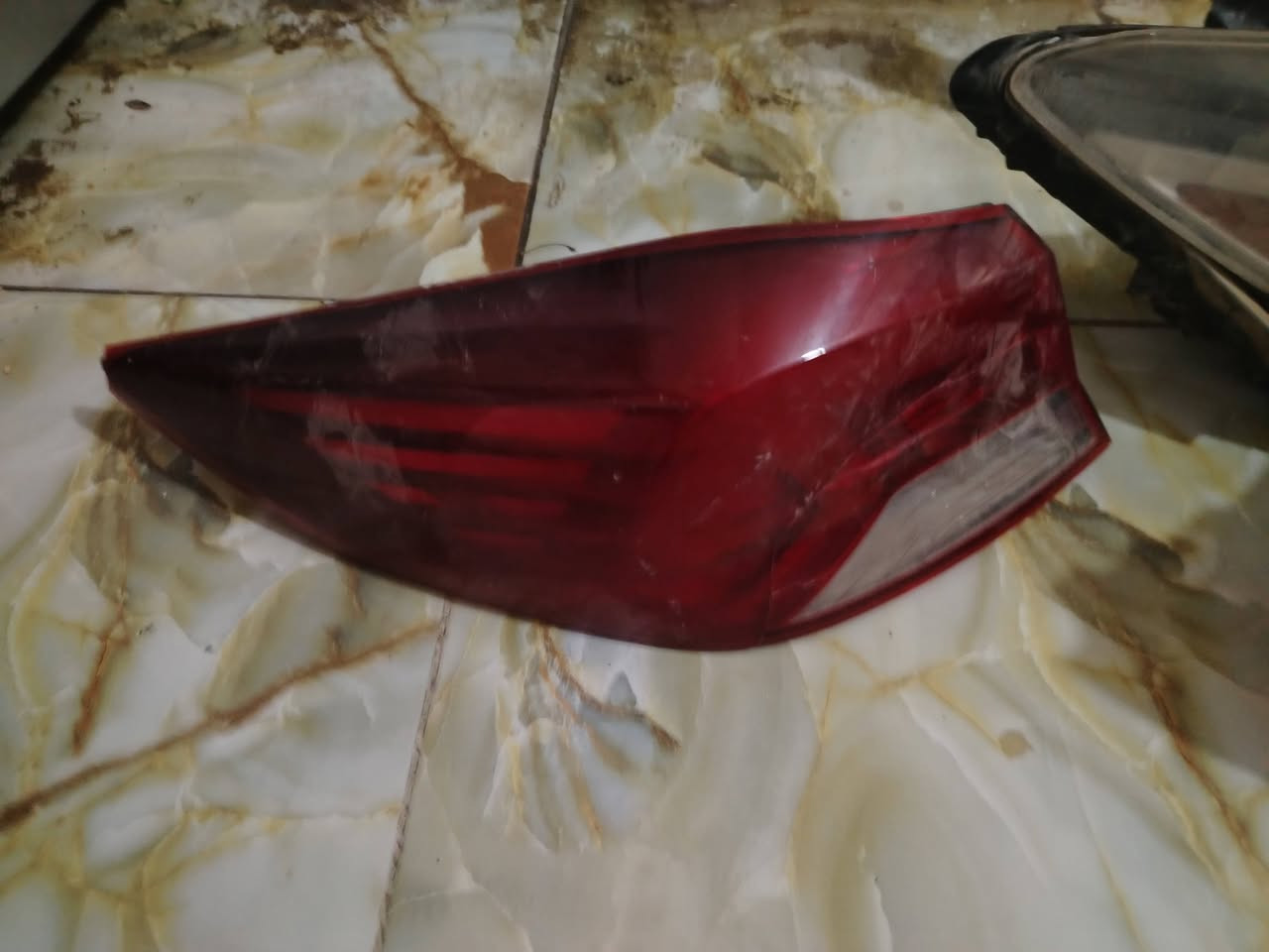 غراض للبيع زوج لايت كيه ريو  بس جلي عوزهن،، تك لايت كورله وارد صيني موديل 25 شرط لد شغال بي كسر صغير بل  جامه،،،، تك بك لايت النتر موديل 20،، بدنه النتره بس الوجه تفصيخ،،،  شاشه *********** قيم وخذ مكان سماوه
