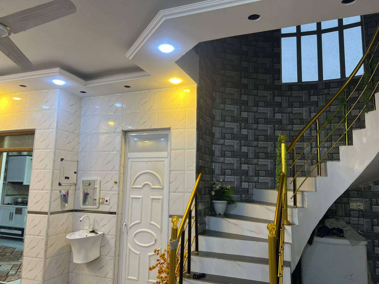 (عقار للبيع )
مشتمل طابو صرف طابقين مع قطعة ١٥٠م الموقع حي الحرية الاول قرب المجمع الطابق الاول غرفتين وصالة واستقبال ومطبخ والطابق الثاني صالة و ٣ غرف نوم ومخزن البناء درجة اولى (مطلوب اسكان ٥٠مليون )يباع مع القطعة وتحويل الاسكان ع مشتري او العكس .
للاستفسار 
***********
*********** او مراجعة مكتب أمتار للعقار
