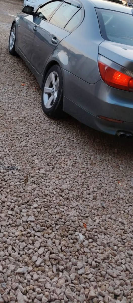 بي ام دبليو 2005  525 e60 رقم أربيل مالكها الديوانيه تحويل او وكاله للبيع او للمرا س بسياره حسب القناعه صبغ عام للجماليه مكفوله من الضربه ومن الدحجه ومن المعجون فقط تطبيع باب السايق حساسات خلفيه اماميه شاشه بلاديه كشنات جلد بلاديه تدفىه تبريدها ثلج  كير ومحرك جدد مكفولات من الفتح والتبخير والتنقيص لايت زنون بلادي ابو اللد تخم تاير حتى السبير حداديه وره وكدام جديد باتري جديد مكان السياره ديوانيه الشاميه اتصال فقط
*********** 

***********
