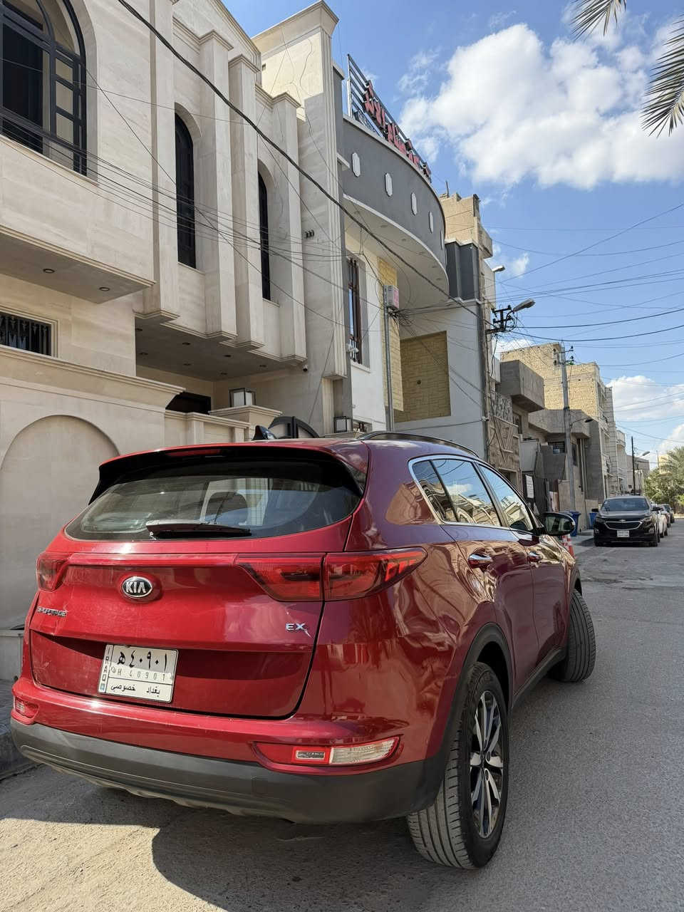 سلام وعليكم للبيع
سبورتج 2018 EX وارد امريكي بدون صبغ فقط بارد بلجاملغ 
الخلفي ضرر بسيط جداً
محرك 2400gdi
لون احمر 
مواصفات السيارة
بصمه
بانوراما
كشنات جلد اسود
تحكم كشن كهربائي
تدفئه كشن
تدفئه ستيرن
رادار جانبي
وبقيه مواصفات الفول معروفه
محرك كير كفاله
صور الحادث موضحه بلمنشور
السياره كاملة بدون نقص واني مستوردها على ايدي طبت ماشيه 4 الف حالياً ماشيه 71 الف مايل
السعر 175 وبيها مجال
***********
بغداد الدورة
