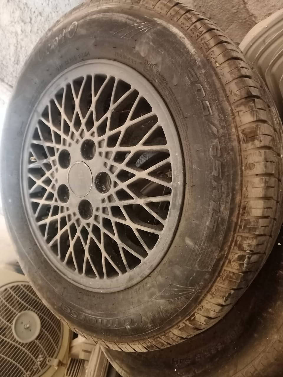 سلام عليكم. ويلات حجم 20 و 15. مع التايرات رقم الهاتف  ‏‪0781 426 8254‬‏
