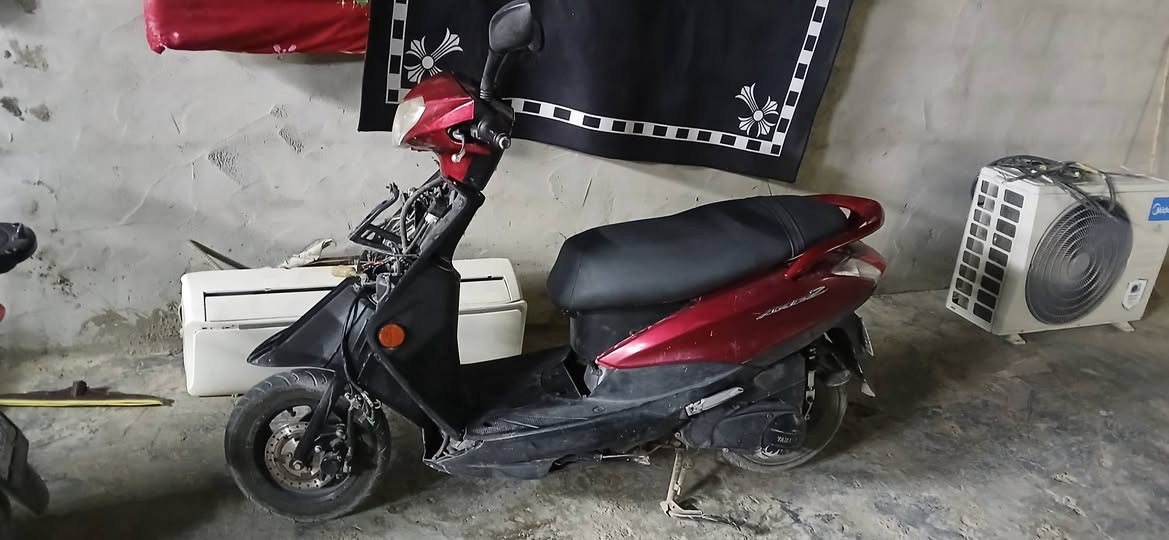 دراجه اكزز حديث للبيع بيه نقص بس الكفر الامامي ***********
