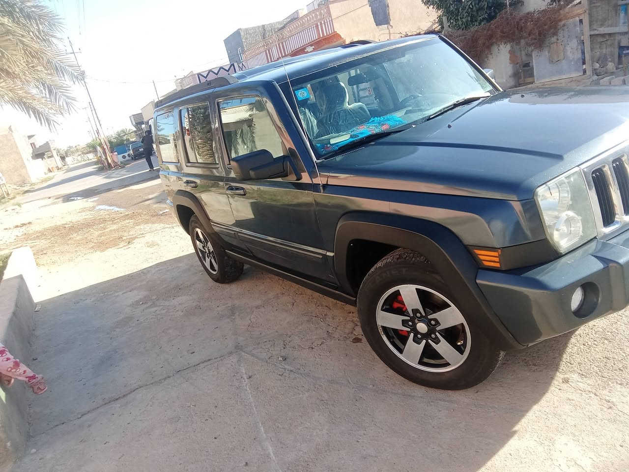 ياللة 
سلام عليكم البيع فقط. 
جيب كومندر موديل 2008 
سيارة خير من الله مكين جديد  رقم ميز 
بيه صبغ جملخ وشوي البنيد اثر جراد الباقي مكفولة 
الستفسار *********** غير  متواجد على نت
