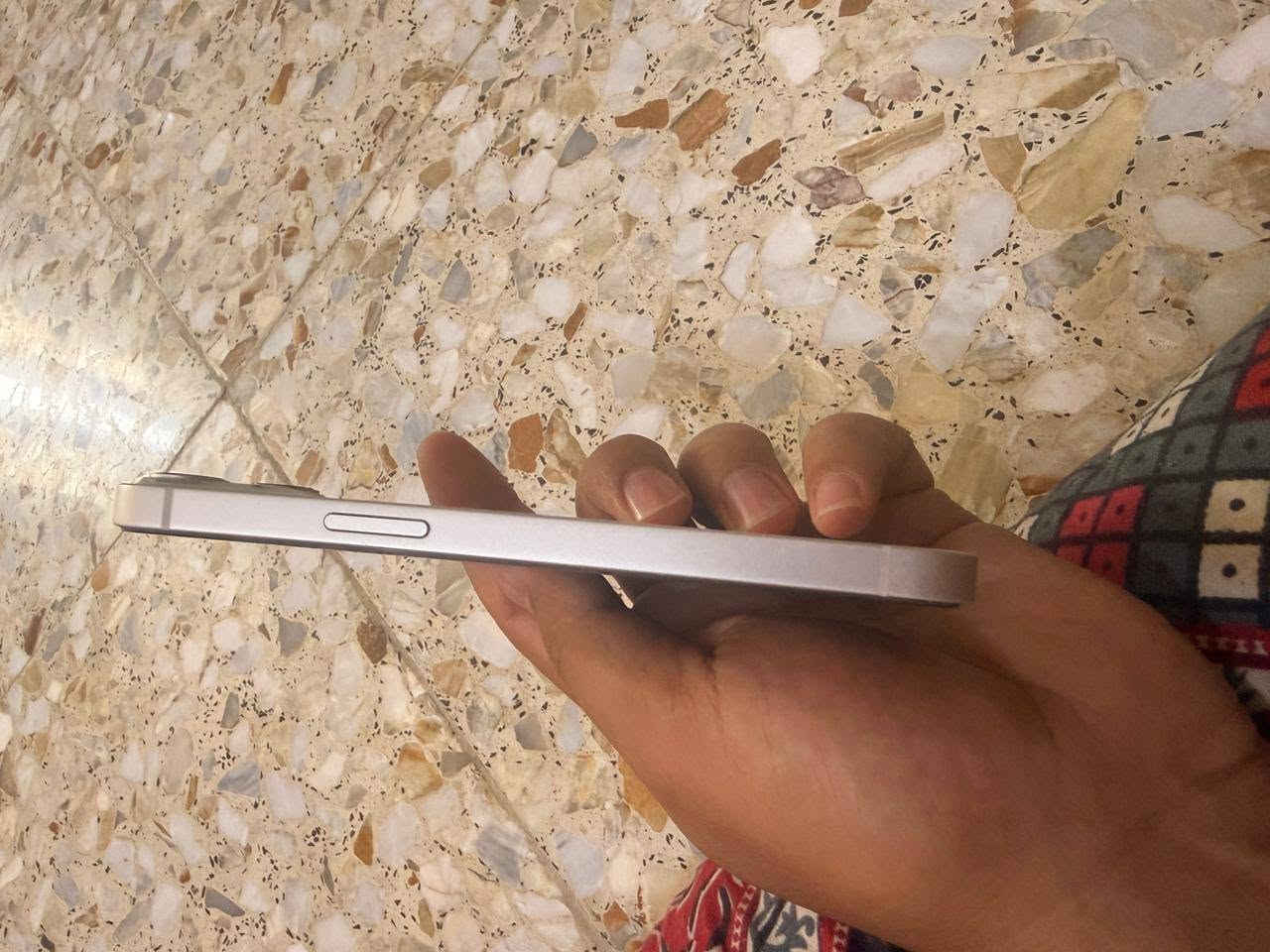 ايفون 13 عادي للبيع ذاكره 256 نضيف شاصي جدا، شريحة شغال، فيس ايدي شغال، مستبدل شاشه وبطاريه

السعر 315
المكان النجف
***********
