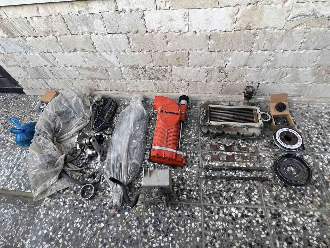 للبيع
Supercharger whipple  سعة 2.9
مع ملحقاته 
يرهم srt  6400 
للبيع 
***********
