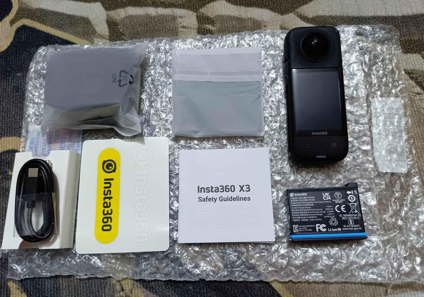 insta360 x3 كامره انستا 360 درجه
نظافه 75 بالميه يوجد فيديو يوضح نظافه القطعه 
كامله الملحقات
السعر 250 الف يوجد توصيل لجميع المحافظات ***********
