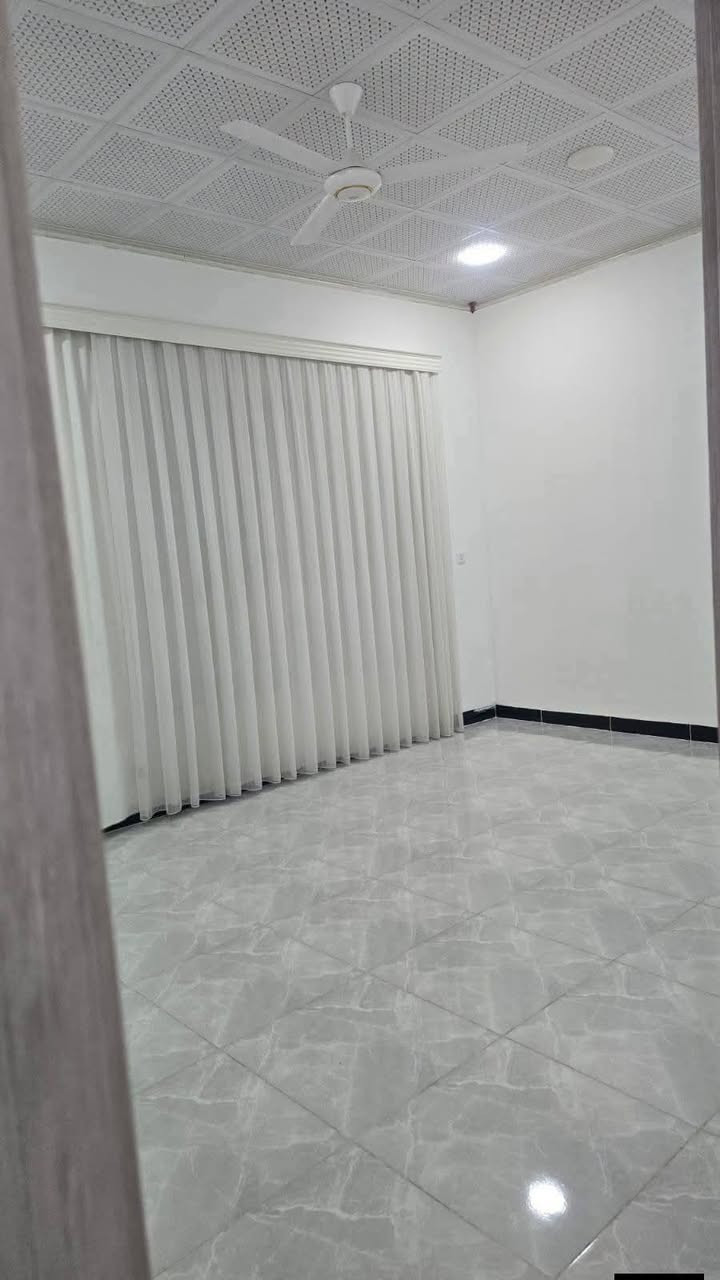 دار طابو للبيع بناء فول حديث 
(طابقين) ⬇️ المحتويات ⬇️

الطابق الاول/ غرفة نوم عدد2 ومطبخ واستقبال وهول وصحيات داخليه وخارجيه وگراج

الطابق الثاني/ غرفة نوم عدد2 وهول ومطبخ وصحيات

 المواصفات / تبريد مركزي واجهه من الطراز الحديث فول مواصفات درج داخلي 
------------------------------------
#المساحة (200)متر
#الواجهة (10)متر
#موقع_الدار :- كركوك منطقة ال55 خلف اقصومول مقابل حديقه موقع مميز
#السعر 190 مليون وبي مجال***********☎️
او مراجعة مكتب صباح كركوك للعقارات 
  قرب جامع المعراج كركوك, العراق
