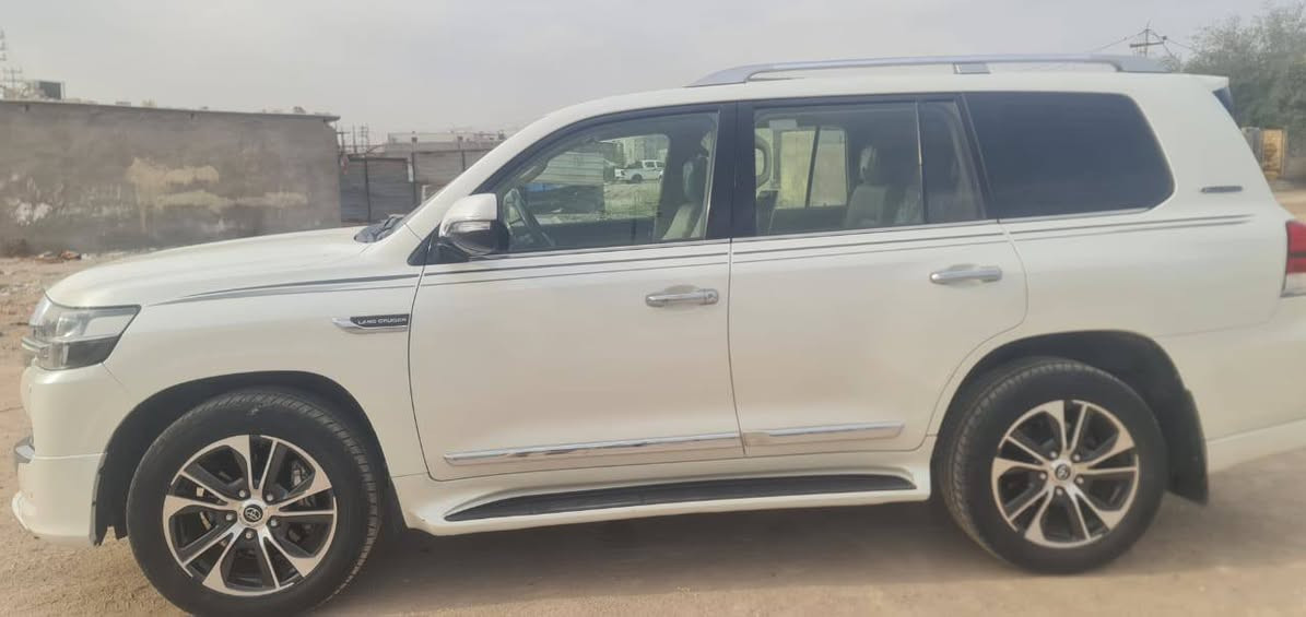 لا ندكروز موديل ٢٠ مكينه 6 سيارة كفاله عامه ساز السعر ٥٢٥ وبيها مجال الاتصال *********** مكان سياره بصره
