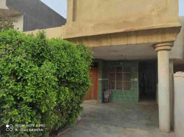 بيت للبيع ملك صرف المساحه ٢٥٧متر يتكون من صاله وستقبال وغرف ٢مطبخ طرمه كراج صحيات خارجيه وداخليه حديقه الطابق الثاني غرف نوم ٢المكان الجمعيه الثانيه مقابل الفرع بيت المعلم ومجاور حسين شتاري لاستفسار الاتصال على الرقم *********** البيع يرهم على مبادره
