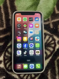 آيفو XR نضافه 100 ذاكره 128 بطاريه 80 جهاز مكفول على وضع الشركه  للاست...