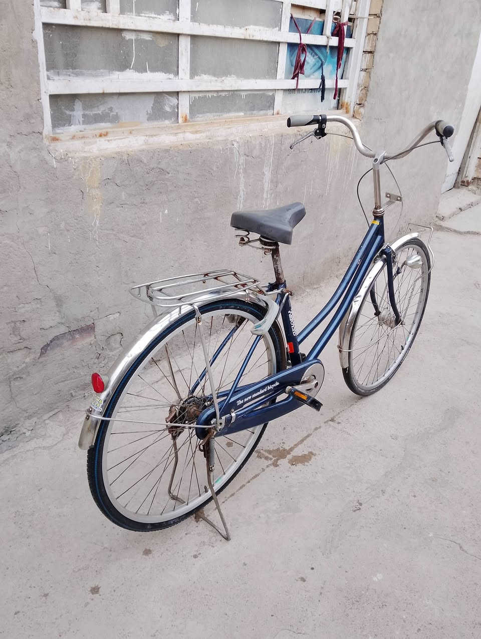 السلام عليكم
بايسكل بناتي بالة للبيع السعر 100 ألف وبيه مجال .
***********
