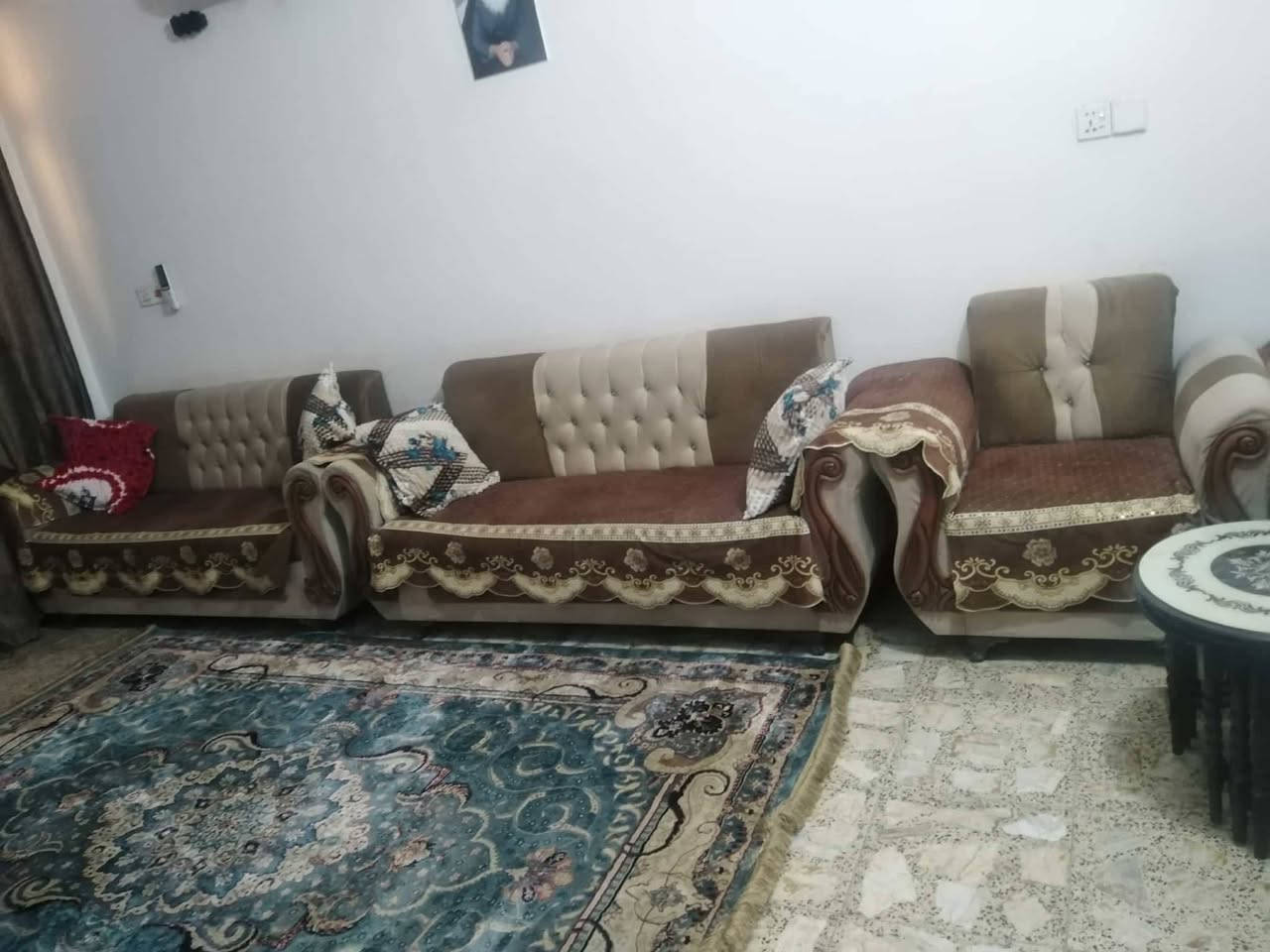 تخم عشر مقاعد بي ضرر بسيط السعر ١٠٠ ألف العنوان بغداد الحرية شارع عشرين للاتصال او المراسلة واتس ***********
