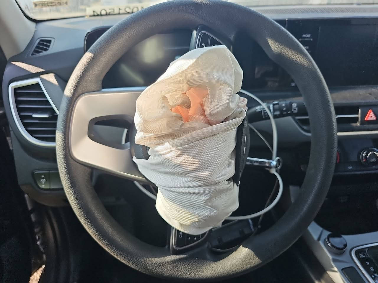 السلام عليكم  كيا سليتوز موديل 2024ماشية 26
حساسات رادارات 

إطفاء أثناء التوقف 

شاشة كبيرة متصلة

تبريد قطعتين

محرك 2000دوش المرغوب

حادثها مثل ماموضح بل صور 

تبديل بنيد فقط وجاملغ بي بارد

كفالة كير محرك صدر كهربائيات 

سيارة بدون اي نقص 

السعر 149 وبيها مجال

المكان بغداد الشعب بوب الشام

رقمي ***********
