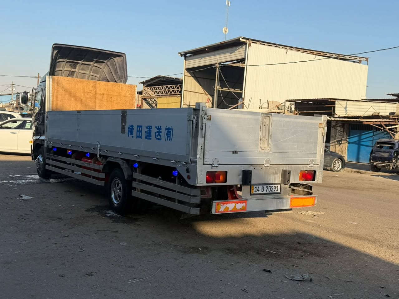 للبيع هينو شيطان دخول جديد
رقم بصره تحويل ثاني يوم موديل 2021
مكينه فول عادي 80 ￼
طول 625 صفاح 70 بدي ابو حاسبه الحديث 
كاسحه عليه سياره فول فول 
استيل كله اصلي شركه 
سياره جاهزه الشغل عوزه بس سايق 
العنوان البصره معرض الحسن 
***********￼
***********حجي محمد
